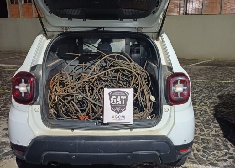 Suspeito é preso com 400 metros de fios furtados em empresa do Boa Vista