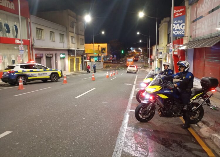 Superintendência de Trânsito realiza Operação “Corta Giro” em Ponta Grossa e fiscaliza 144 veículos