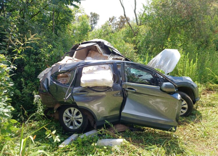 Acidente na PR-151 deixa um morto após colisão entre carro e dois caminhões