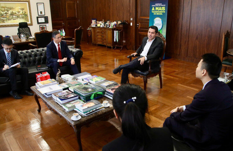 Presidente da Assembleia Legislativa recebe cônsul-geral da China para São Paulo, Paraná, Santa Catarina e Rio Grande do Sul