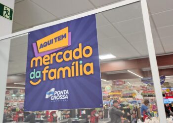 Prefeitura visita distritos e apoia comerciantes no cadastramento para o Mercado da Família