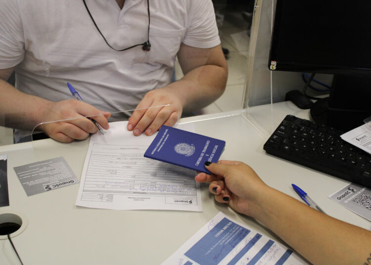 Mutirão de Empregos do Estado vai ofertar mais de 2 mil vagas em Curitiba no dia 28