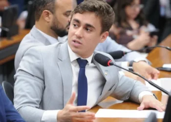 Filhos de Bolsonaro declaram apoio a Nikolas e tentam impulsionar caminhada