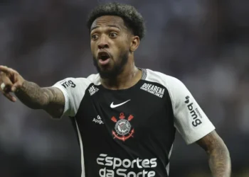 Martínez nega sumiço no Corinthians e explica ausência por passaporte