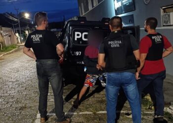PCPR prende jovem em flagrante por tráfico de drogas em Jaguariaíva e cumpre mandado por roubo