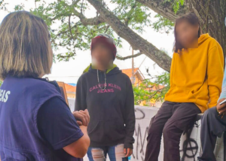 Abordagem Social Especializada ajuda a tirar crianças e adolescentes das ruas