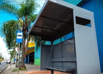 Ponta Grossa recebe novos pontos de ônibus para melhorar conforto dos passageiros