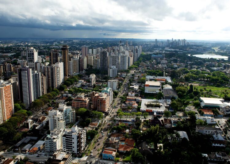 Paraná apresenta melhora na qualidade do ar em 2025, com redução de dias críticos