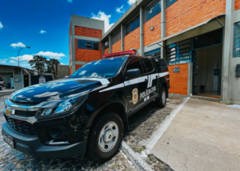 Suspeito de tentativa de homicídio se apresenta à polícia em Ponta Grossa após meses foragido