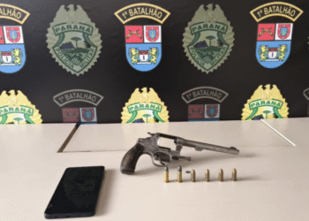 Polícia Militar apreende revólver durante patrulhamento no bairro Boa Vista, em Ponta Grossa