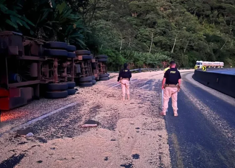 Funcionário de concessionária fica em estado grave após acidente na BR-277