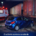 Carro é atingido por trem em cruzamento e mulher fica ferida