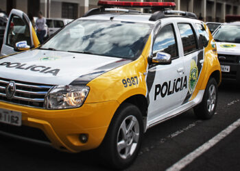 Pai é morto a tiros ao deixar filhos em creche e menina fica ferida em Curitiba