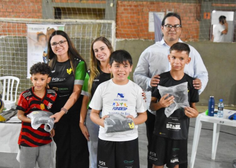 Ponta Grossa inicia o ‘Sementinhas do Esporte 7’ com entrega de uniformes