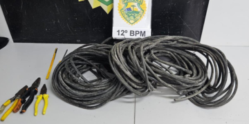 PMPR prende dois suspeitos e recupera cabos de fibra óptica após furto em condomínio