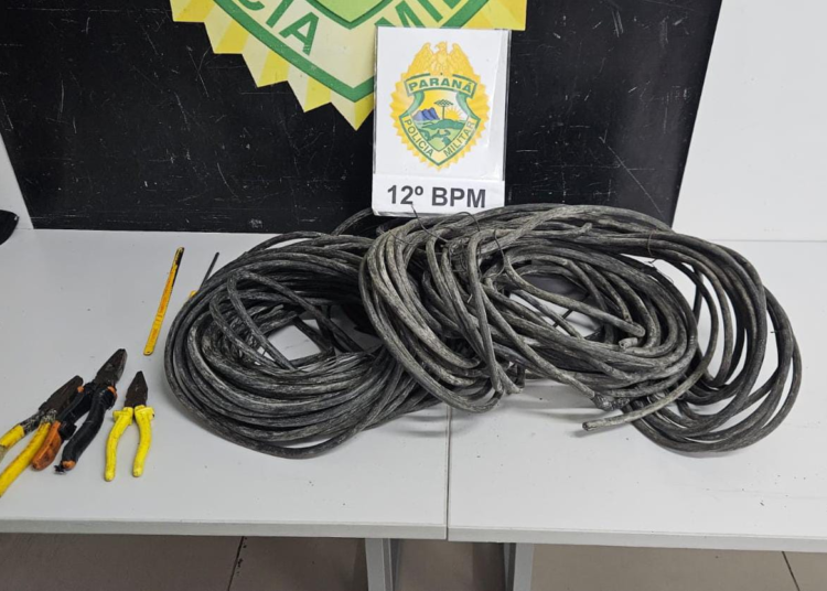 PMPR prende dois suspeitos e recupera cabos de fibra óptica após furto em condomínio